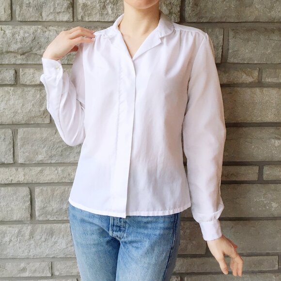 Vintage Classic White Button Down Top - Wardrobe Staple! - Picture 2 of 4